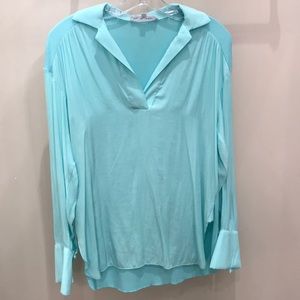 Lola and Sophie collated v-neck shirt
